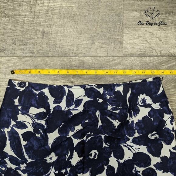 Jones New York Signature Floral Stretch Skirt Size 8 - Picture 3 of 4
